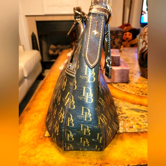 DOONEY AND BOURKE LEATHER SHOULDER BAG - Picture 13 of 13